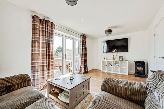 6, John Acres Way, CHIPPING NORTON photo 2