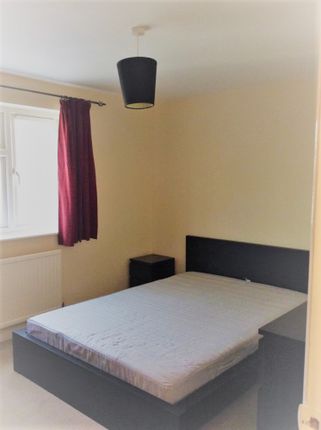 Flat to rent in Russell Street, Reading