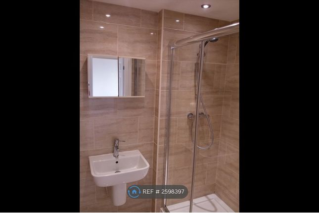 Bathroom 2/2