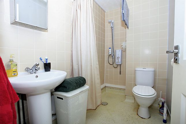 Flat to rent in Stagshaw Drive, Peterborough