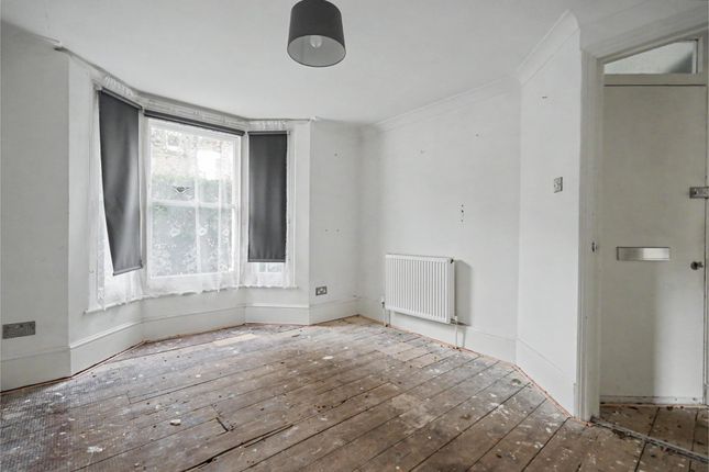 47 Lower Flat, Grayshott Road, London photo 3