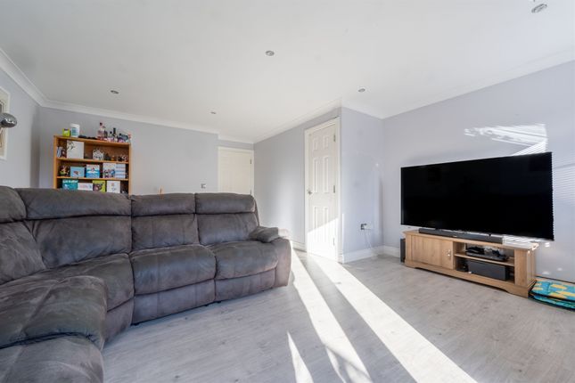 50, Thistle Drive, Kettering photo 2