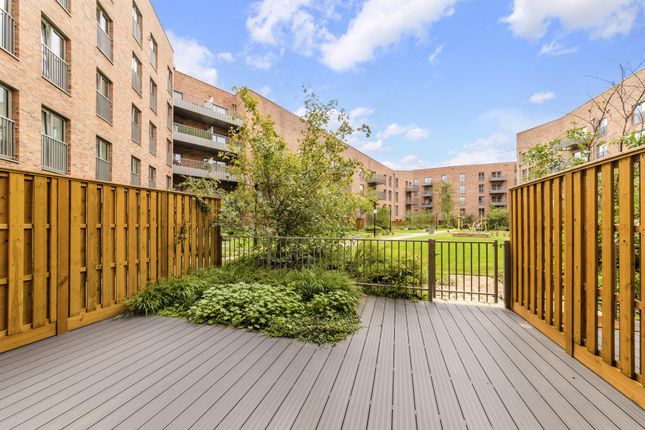 Thumbnail Flat to rent in Bloombury House, Mill Hill, London