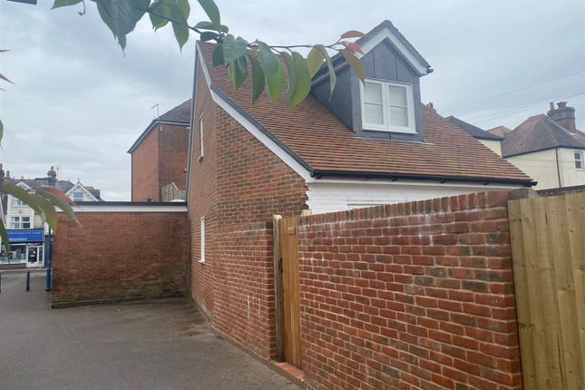 Thumbnail Detached house to rent in Bag End, 14B Chapel Street, Petersfield, Hampshire
