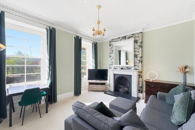 2/2 Gardner's Crescent, Edinburgh photo 4