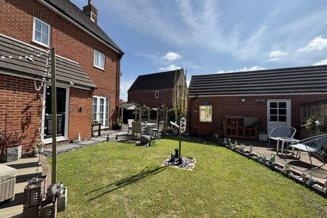 17, Hine Close, Gillingham photo 3