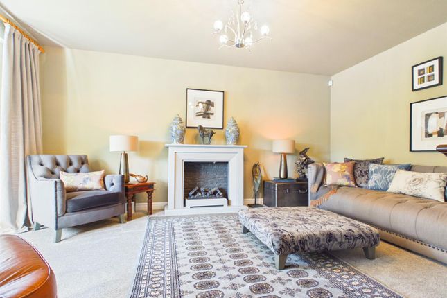 3, Clos Llynfi, Caldicot photo 3