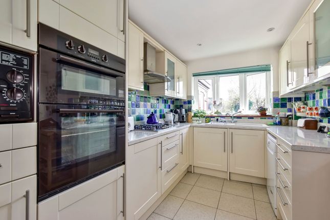 3 Kings Meadow, Kings Langley photo 3