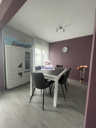 Apartment for sale in Sainte-Gemmes-Sur-Loire, Pays-De-La-Loire, 49130, France
