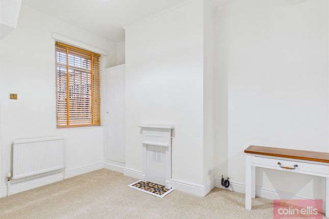 14, Sandringham Street, Scarborough photo 4