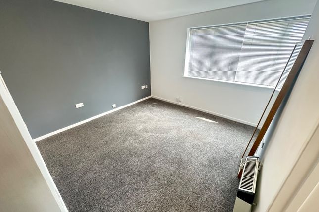 17 Burfield Court, Handcross Road, Bedfordshire photo 2