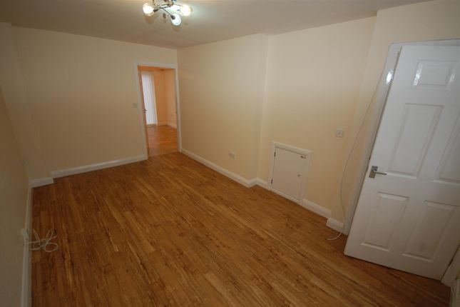 32, Chesnut Grove, Wirral photo 4