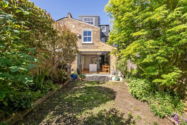 25, Lanvanor Road, London photo 3