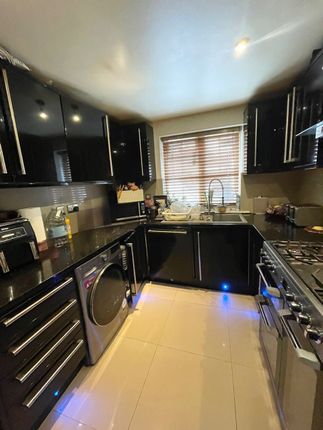 36, Firs Avenue, London N11, London photo 2