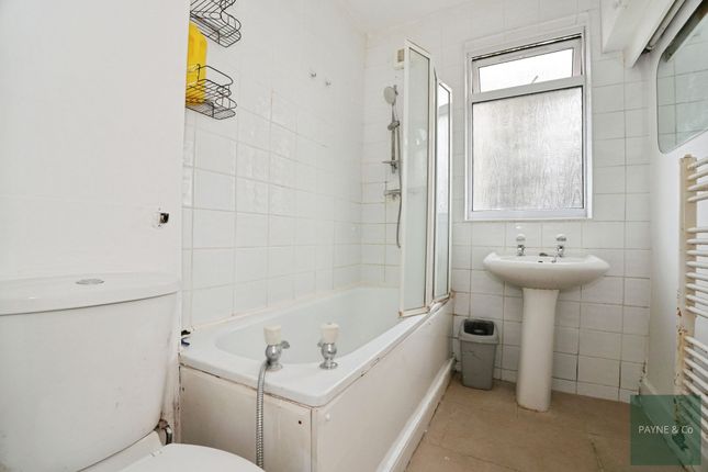 48a Aldborough Road South, Ilford photo 4