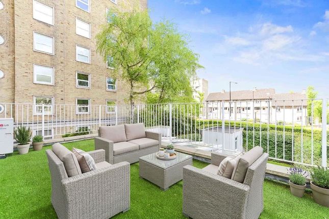 3 Court Close St. Johns Wood Park, London photo 4