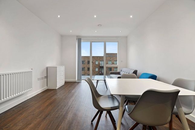Flat 69, Samuel Building,, 48 Shackleton Way, London photo 2