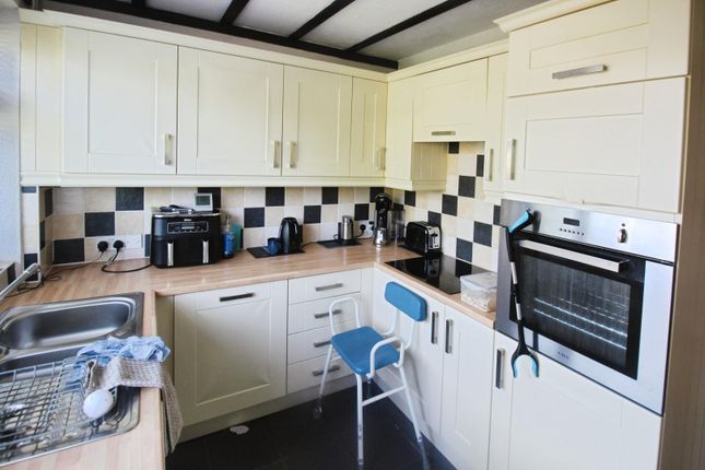 30, Brimpsfield Close, London photo 4