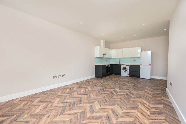 Flat 2 71b, Eastmead, Farnborough photo 3