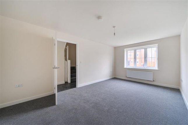 35, Sylvester Crescent, Costhorpe, Worksop photo 2