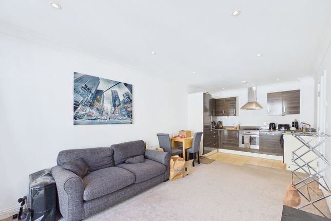 Flat 3, Regency Apts 17-19 Crescent Road, Worthing photo 2