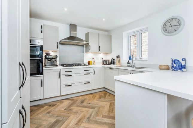 4, Romford Close, Bicester photo 3