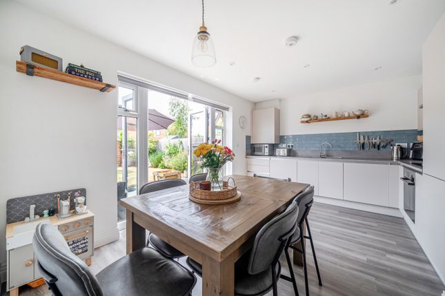 6, Padfoot Road, Surrey photo 3