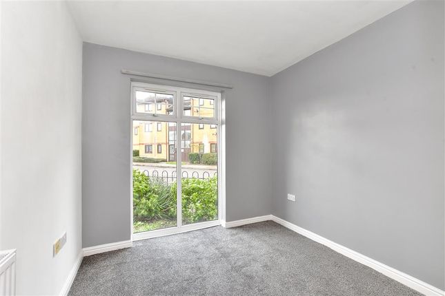 Flat for sale in Muir Place, Wickford, Essex