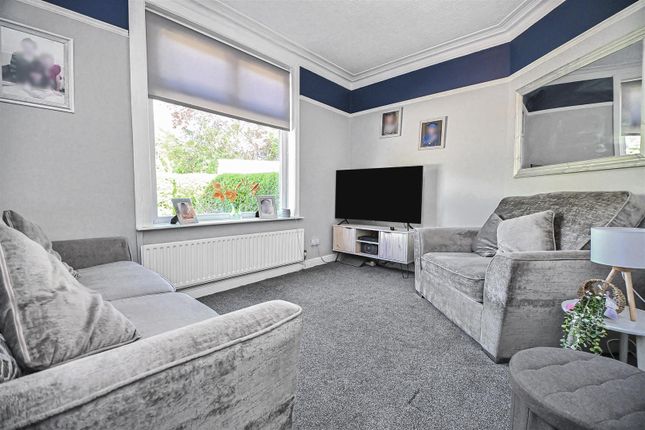12, Waltham Gardens, Leigh photo 3