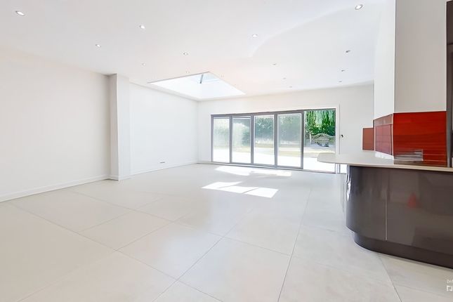 13, Hartland Close, London photo 5
