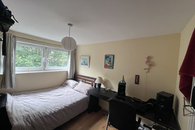 19 Russet Crescent, London photo 4