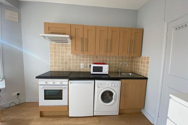 26 w, High Road, London photo 3