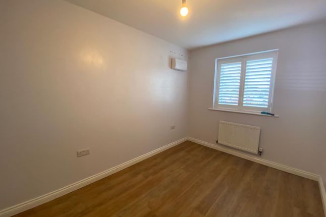 42, Lorton Close, Middleton, Manchester photo 3