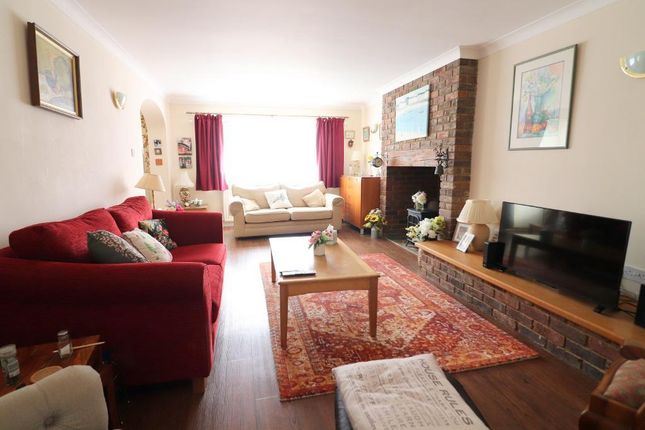 2, Redgrave Gardens, Luton photo 4