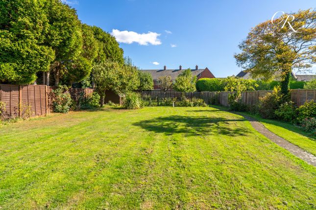 12 Homecroft Drive, Cheltenham photo 4
