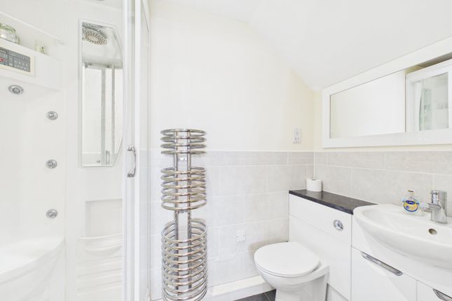 Flat 5, Five Ten,, Reading Road, Wokingham photo 5