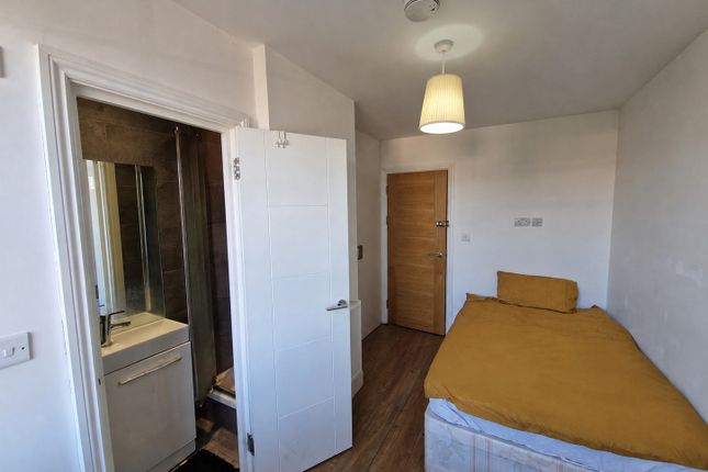 8, Radford House, Canary Wharf photo 2