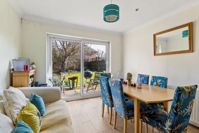10, Criss Grove, Gerrards Cross photo 4