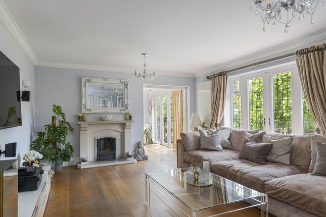 Bousley End, Bousley Rise, Ottershaw photo 2