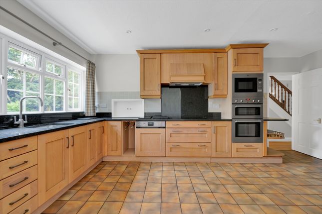 Woodstock, West Byfleet photo 3