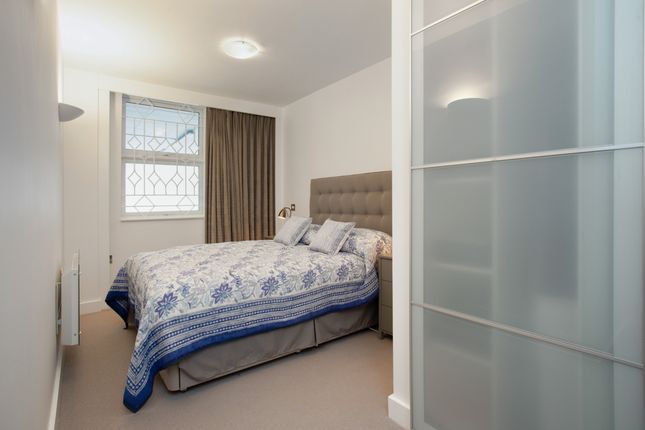 Flat 3, Walsingham House, High Road, Whetstone photo 5