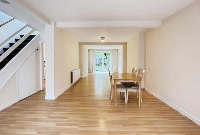 61, Weston Drive, Stanmore photo 2