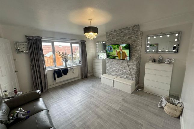 15, Broster Avenue, Keighley photo 2
