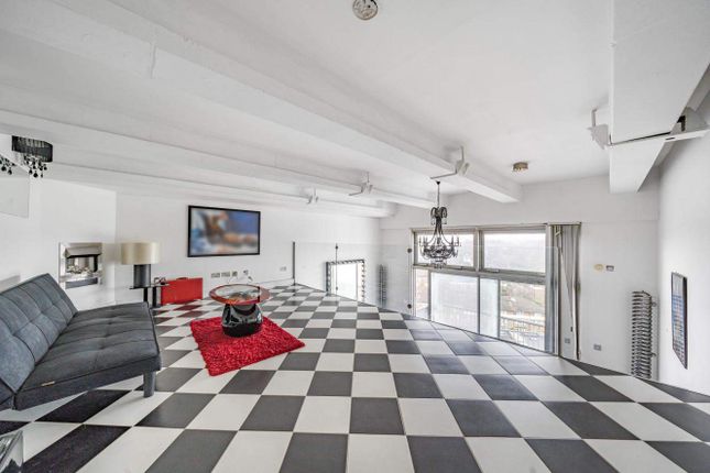 Penthouse for sale in Peterborough Road, London