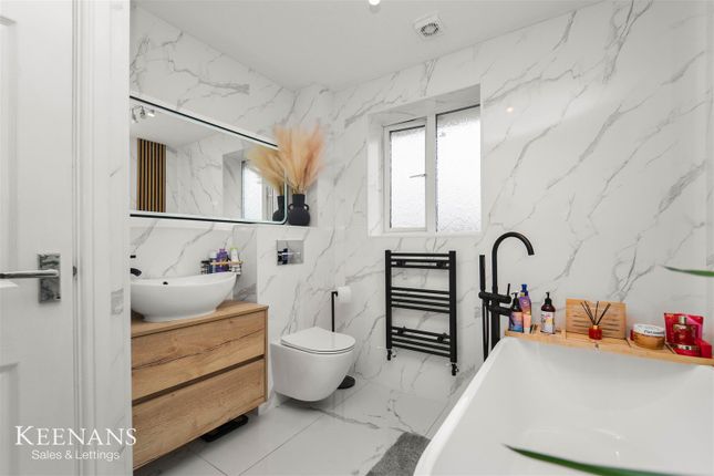 16, Moorside Drive, Clayton Le Moors photo 4