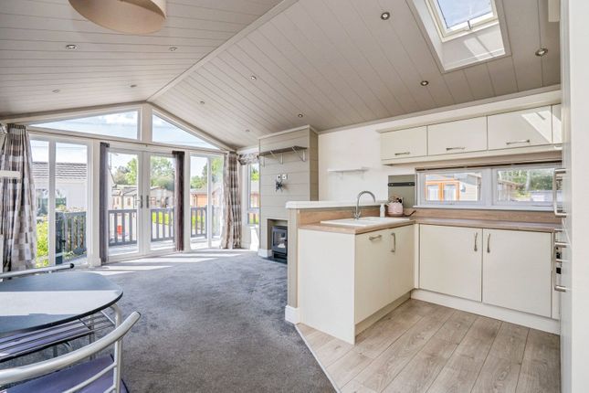 65 Wickham Court,, Southwick Road, Fareham photo 3
