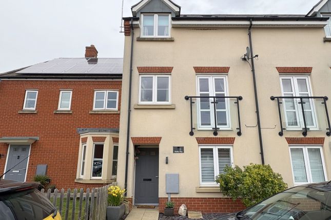 3 Bedroom Town House For Sale