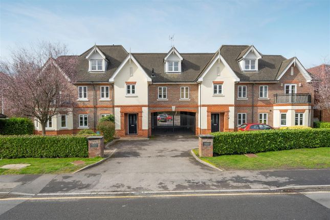 Thumbnail Flat for sale in New Road, Ascot
