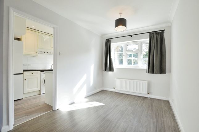 13, Regency Drive, West Byfleet photo 4