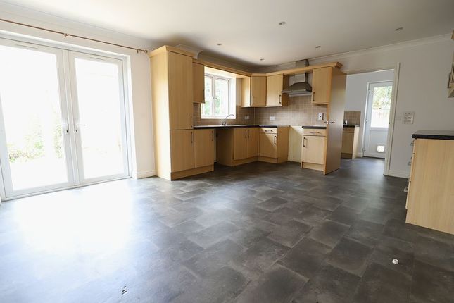 6, Lovelace Gardens, Exeter photo 4
